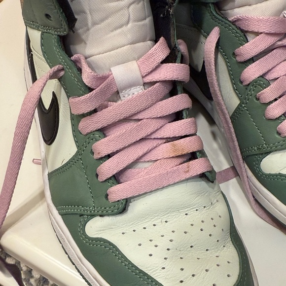 Air Jordan 1 Mid SE ‘Dutch Green’ - Picture 3 of 9